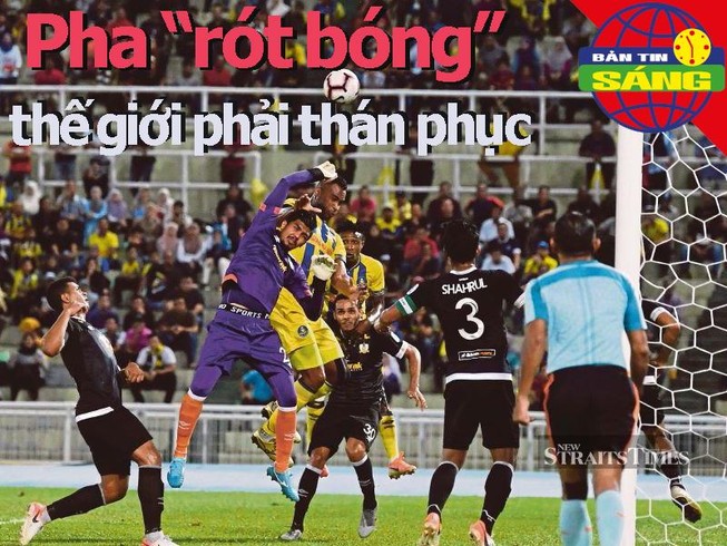 Pha 'rót bóng' thế giới thán phục; Quần vợt VN tranh lên hạng