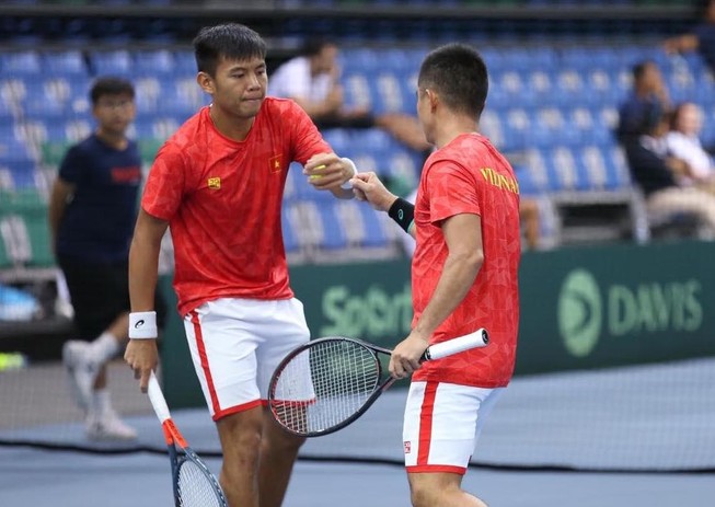 Lý Hoàng Nam cùng tuyển Việt Nam thăng hạng Davis Cup