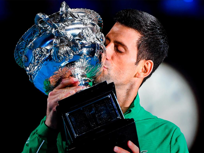 Djokovic vượt Nadal chiếm ngôi số 1 thế giới