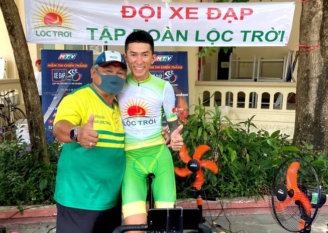 'Thần núi' Lê Ngọc Sơn xuất thần chiếm ngôi đầu áo vàng