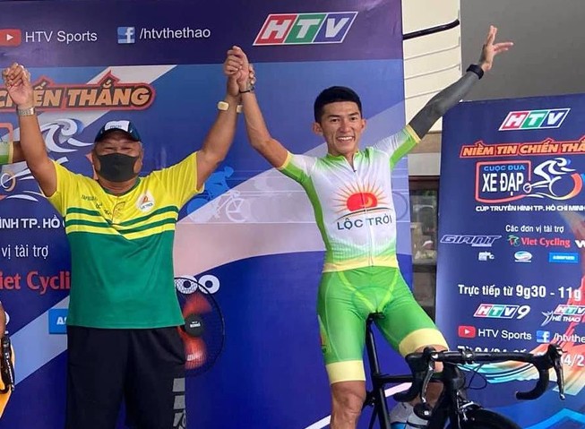 'Thần núi' lập kỷ lục với cú ăn 3 ngoạn mục