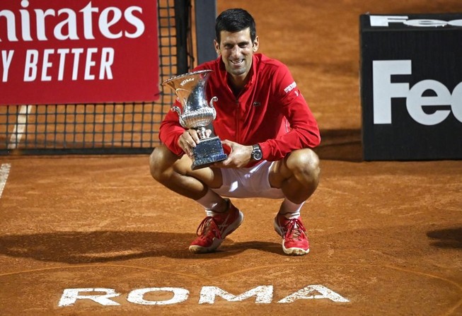 Djokovic vượt mặt kỷ lục của ‘vua đất nện’