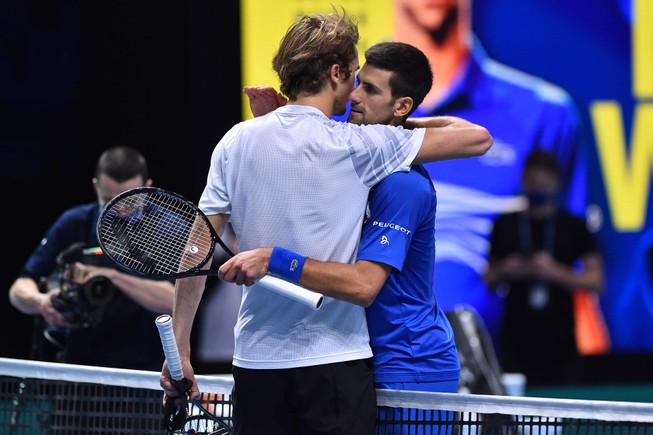 Zverev bị tố lạm dụng, Djokovic bênh vực 'bại tướng'