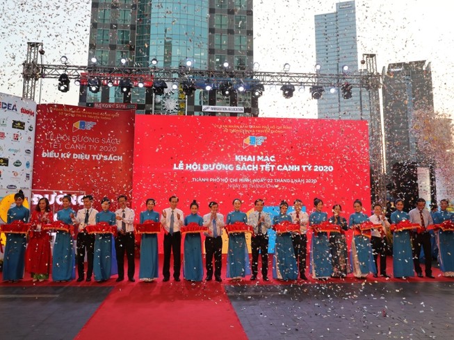 Chùm ảnh lễ hội Đường sách Tết Canh Tý 2020