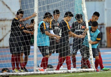 Mong cho chân cứng đá mềm…