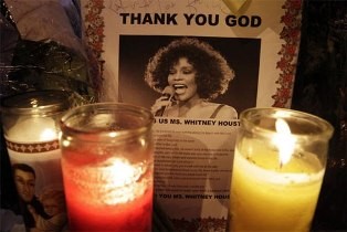 Whitney Houston được tiễn biệt bằng âm nhạc