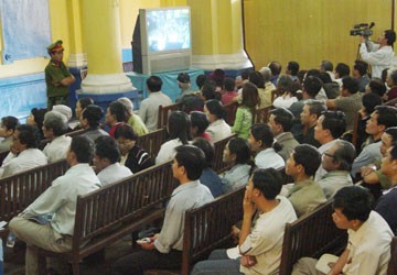 Tham nhũng làm tăng “áp suất” bức xúc xã hội