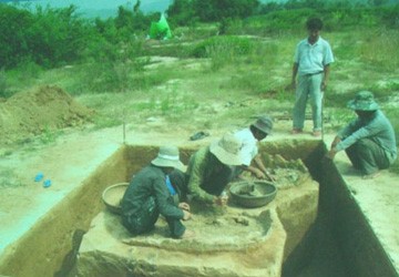 Phát hiện khu di tích lò-mộ đầu tiên ở Việt Nam