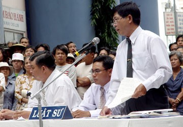 Đã đến lúc bỏ bào chữa viên nhân dân