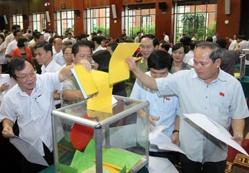 Lấy phiếu tín nhiệm: Phải rõ trắng - đen