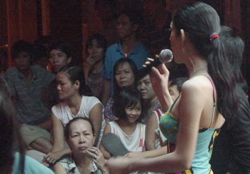 Cho tòa quyền xác định lại giới tính?