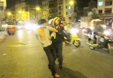 Bắt hai nghi can càn quấy CSGT