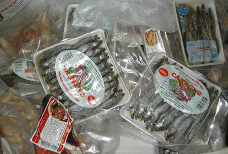Thực phẩm nhập lậu “biến” thành hàng xịn