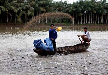 Thủy sản “mắc nghẹn” vì thức ăn FDI
