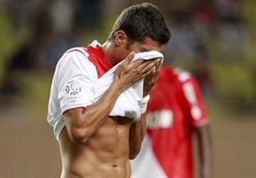 Á quân Champions League 2004 phải xuống hạng