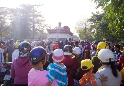 Ngăn cản đưa người chết đi chôn