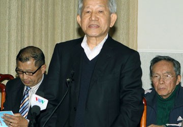 Không nên đưa vấn đề giai cấp vào hiến pháp