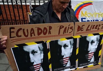 Vì sao Ecuador dang tay bảo vệ ông chủ WikiLeaks?
