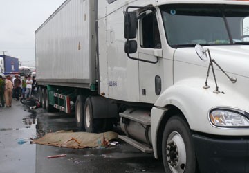 Những điều ít biết về TNGT - Bài 1: Tránh xa điểm mù của xe tải
