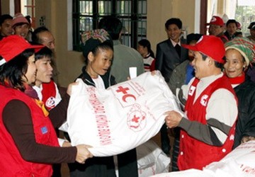 Kiểm tra việc hỗ trợ gạo cứu đói trong dịp Tết