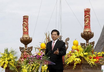 Khánh thành và gắn biển công trình tượng đài Thánh Gióng