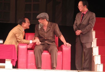 Cuộc đua tiền, quyền