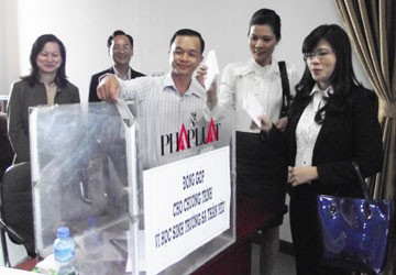 Hội Ngành tóc góp 42,2 triệu đồng cho học sinh Trường Sa