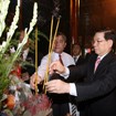 Dâng hoa tưởng niệm Chủ tịch Tôn Đức Thắng
