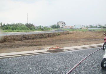 Nhà giá rẻ vẫn hút khách