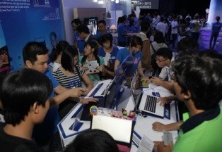 Hơn 10.000 lượt khách đến ASUS Expo 2012