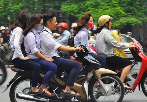 TP.HCM: Đề nghị xử nghiêm học sinh không đội mũ bảo hiểm