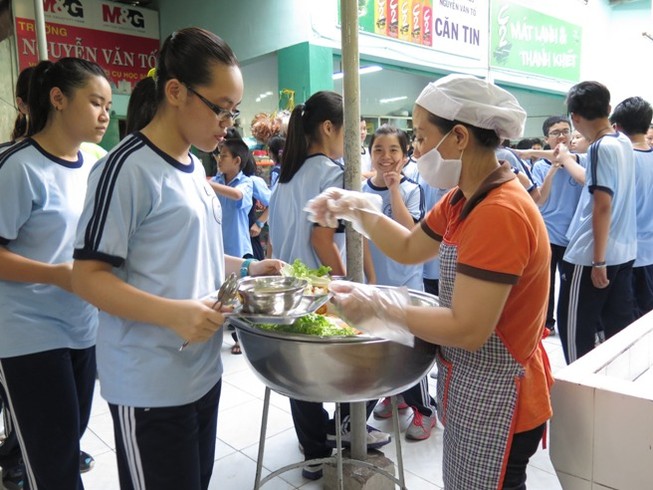 Buổi trưa khác lạ ở trường học '3 riêng' về bán trú