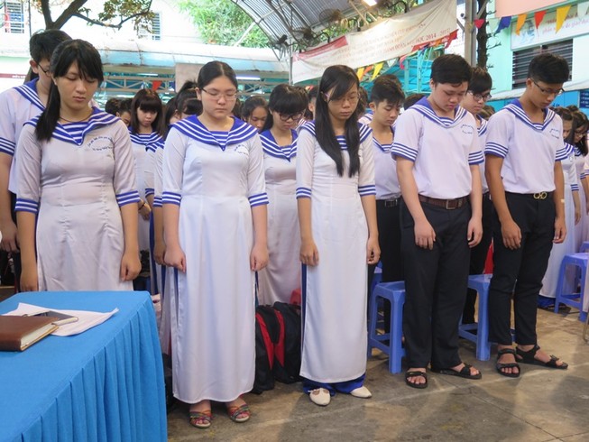 Xúc động học sinh TP.HCM tưởng niệm sự kiện đảo Gạc Ma