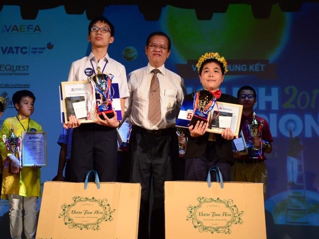 2 học sinh TP.HCM giành quán quân cuộc thi về tiếng Anh
