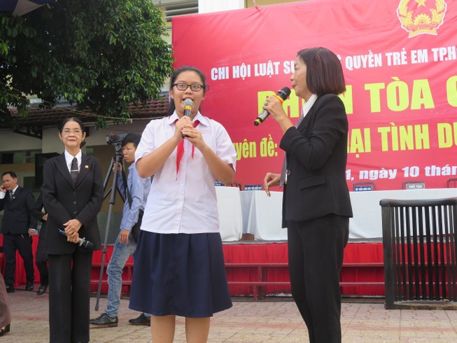 Những câu hỏi bất ngờ từ học sinh về xâm hại tình dục