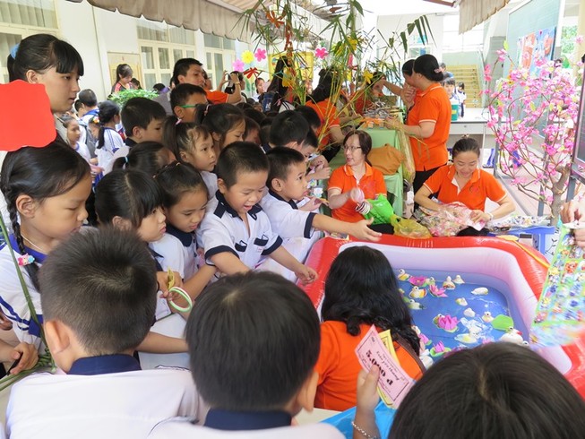 Cấm trường học chúc Tết, tặng quà cho lãnh đạo