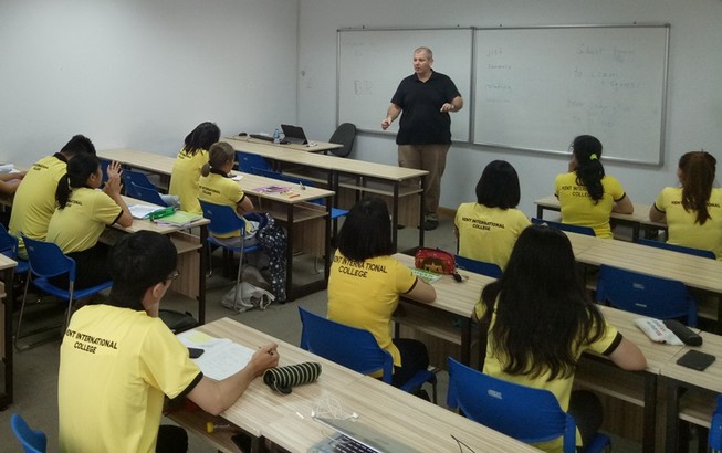 Trường cao đẳng đầu tiên mở ngành Quản trị vận tải hàng không