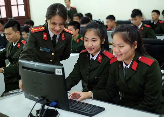 Nữ sinh có bấm lỗ tai được xét tuyển vào Học viện an ninh