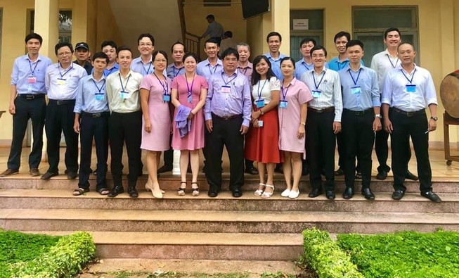 Vừa đi coi thi vừa kêu gọi giúp đỡ học sinh nghèo