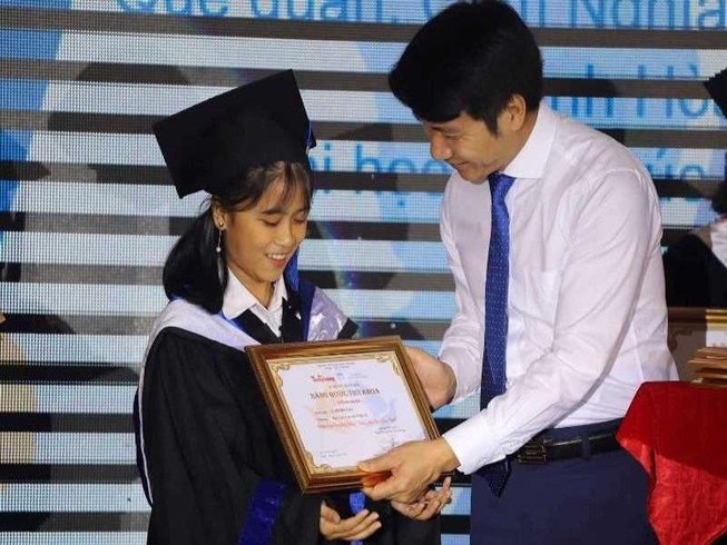 850 triệu đồng nâng bước cho 50 thủ khoa