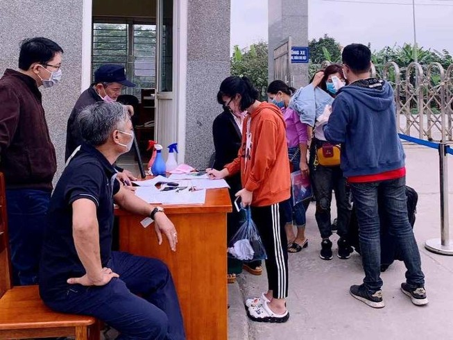 Sinh viên nhiều trường ĐH-CĐ 'khăn gói' đi học trở lại