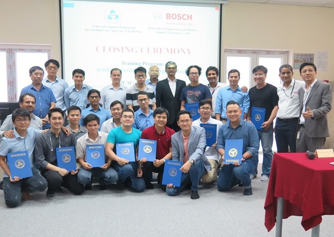 16 học viên đầu tiên tốt nghiệp khóa học trí tuệ nhân tạo