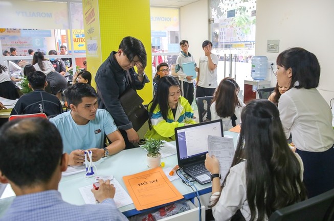 Thí sinh nộp hồ sơ xét tuyển ĐH năm 2019