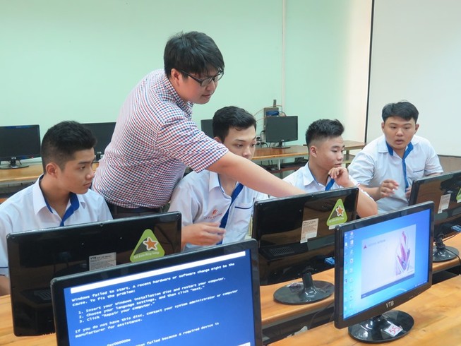 Trường nghề dạy học trực tuyến, kiểm tra, thi cử ra sao?