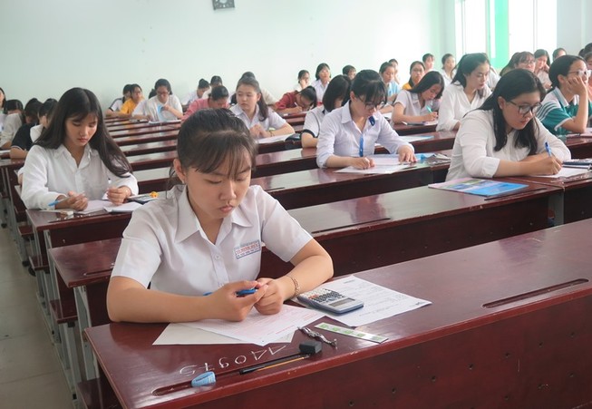 Thí sinh dự thi Đánh giá năng lực do ĐH Quốc gia TP.HCM tổ chức năm 2019 (ảnh: PHẠM ANH)