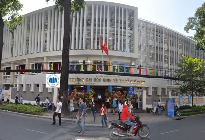 ĐH đầu tiên ở TP.HCM cho sinh viên nghỉ học tiếp vì COVID-19