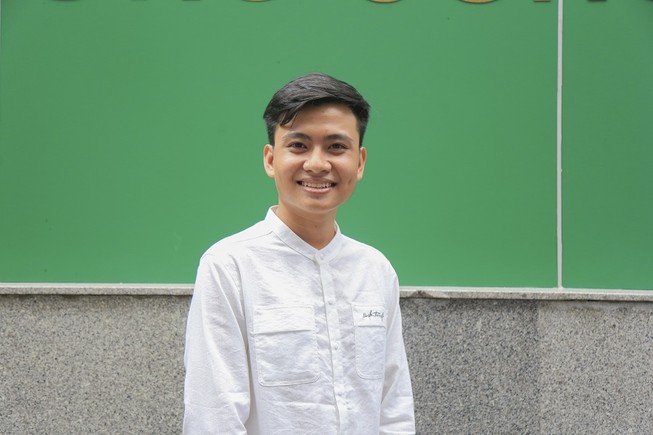 Nam sinh trong “Cặp lá yêu thương” được tặng 1 năm học phí