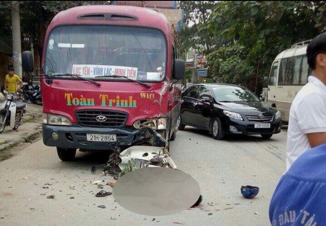 Va chạm với xe khách, người đàn ông tử vong tại chỗ