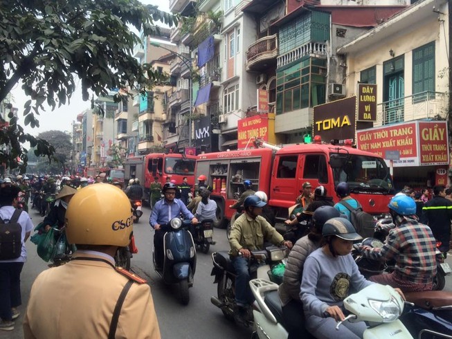 Cháy 1 ngôi nhà nằm sâu trong hẻm nhỏ