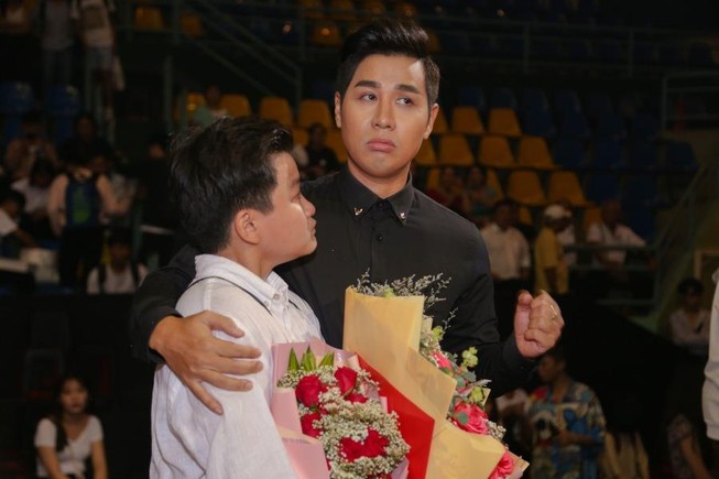 MC Nguyên Khang đọc nhầm giải tại The Voice Kids gây dư luận